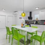Holiday home Gorgeous In Betiga Pula