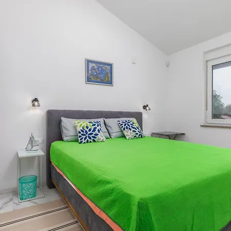 4 Bedroom Cozy In Betiga Holiday home Pula