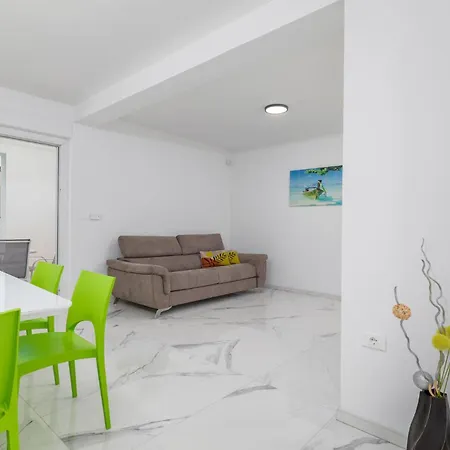 4 Bedroom Cozy In Betiga Prázdninový dům Pula