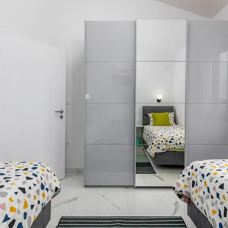 4 Bedroom Cozy In Betiga Prázdninový dům Pula