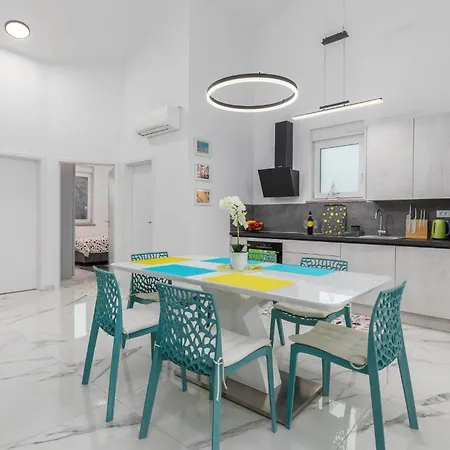 4 Bedroom Cozy In Betiga Prázdninový dům