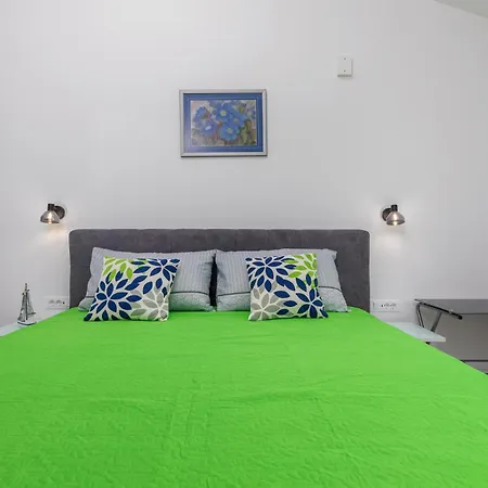 Prázdninový dům 4 Bedroom Cozy In Betiga Pula