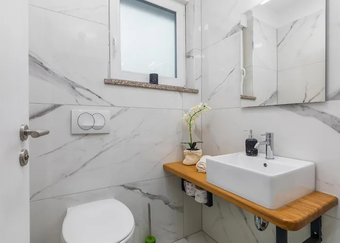 4 Bedroom Cozy In Betiga Ferienhaus Pula