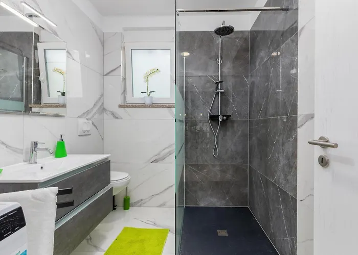 4 Bedroom Cozy In Betiga Pula