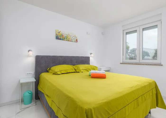 4 Bedroom Cozy In Betiga *