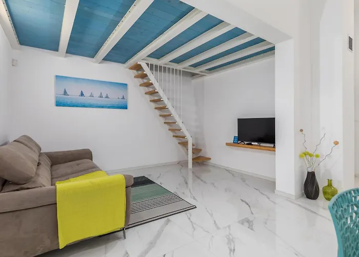 4 Bedroom Cozy In Betiga Ferienhaus