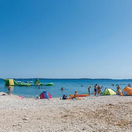 Ferienhaus 4 Bedroom Cozy In Betiga Pula