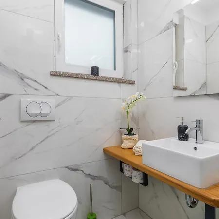 4 Bedroom Cozy In Betiga Ferienhaus *